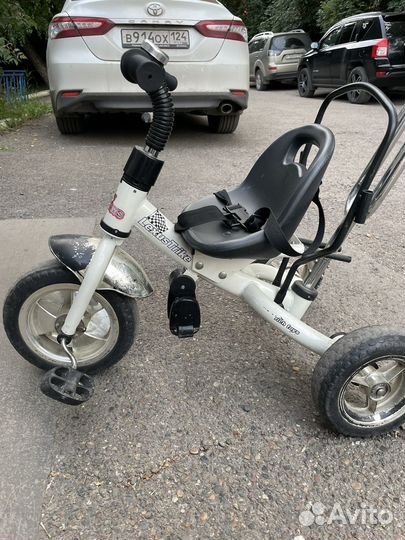 Трехколесный велосипед с родительской ручкой