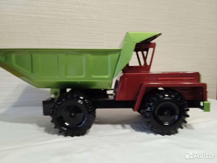 Машинка-самосвал