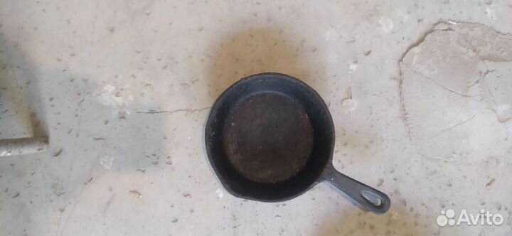 Чугунная сковорода ссср,маленькая