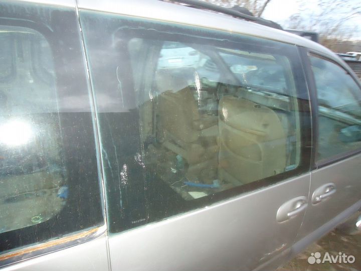 Стекло правой двери Chrysler Voyager 3