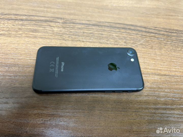 Телефон iPhone 7 32 Гб