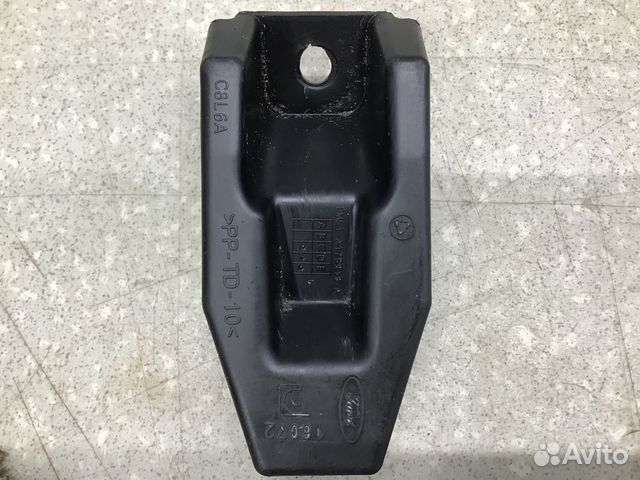 Кронштейн заднего бампера правый Ford Focus III 20