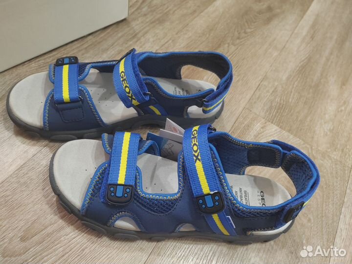 Сандалии Geox 38 новые