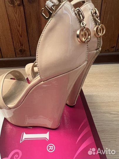 Босоножки на платформе