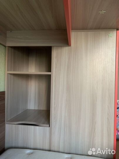 Детская кровать-чердак со шкафом и лестницей