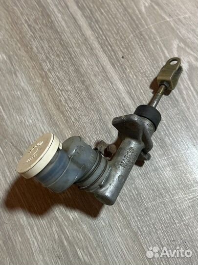 Главный цилиндр сцепления Mitsubishi Galant E32A