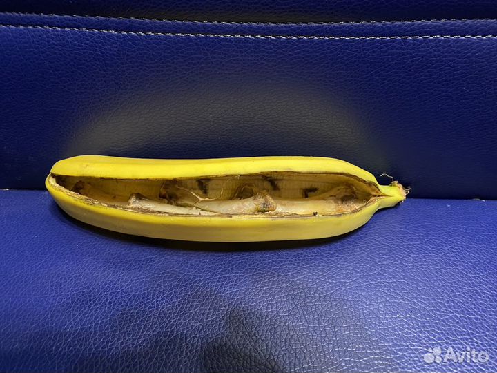 Инсталляция «Кости банана»