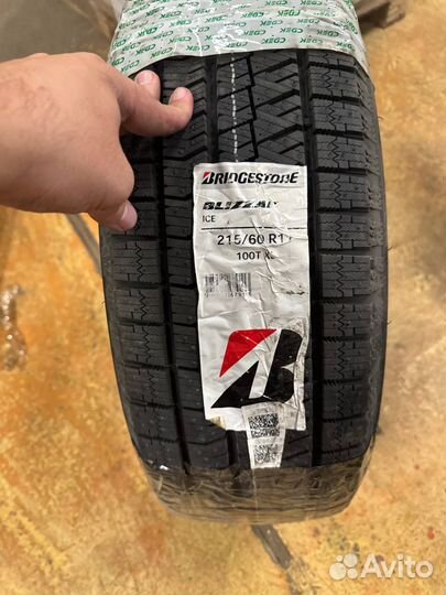 Bridgestone Blizzak Ice 215/60 R17 100T