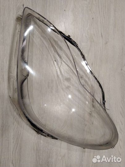 Стекло передней левой фары Мерседес CLS w219