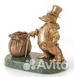 Денежный крот. Банкир. Бронза. Камень