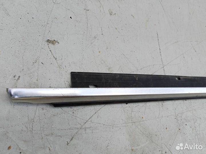 Молдинг двери передней правой