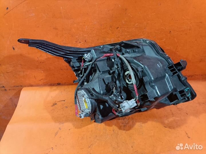 Фара левая Toyota Voxy ZRR70G