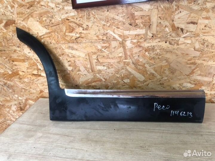 Накладка двери задняя правая Kia Sorento