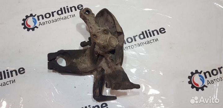 Кулак поворотный передний правый Volkswagen Bora