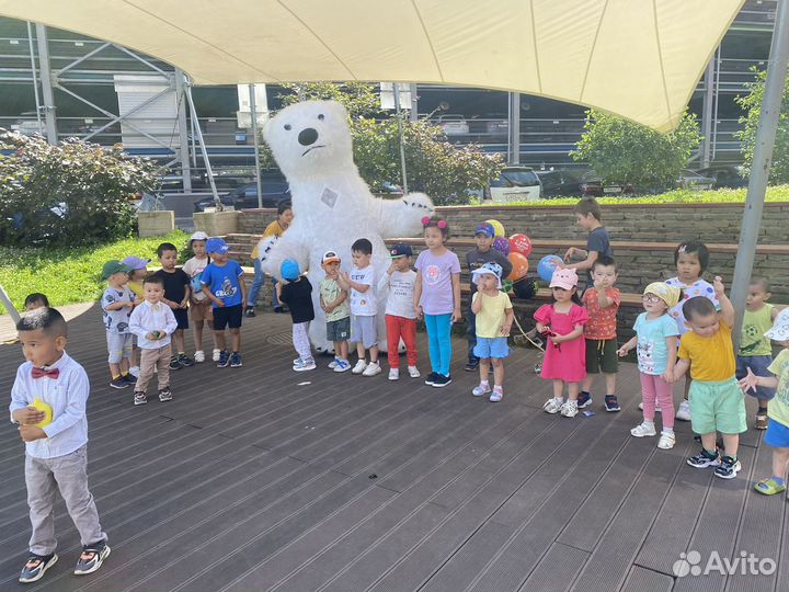 Поздравление Белый мишка и Чебурашка