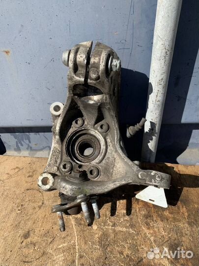 Кулак Volkswagen Passat B6 передний правый