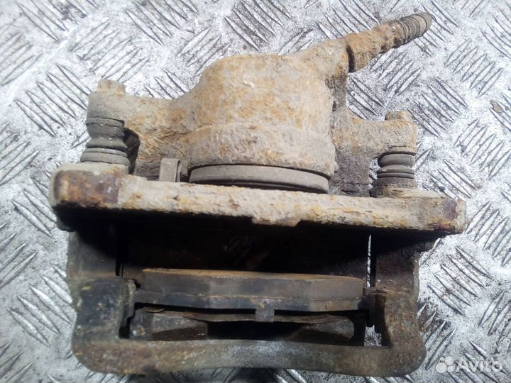 Суппорт передний правый Lifan X60