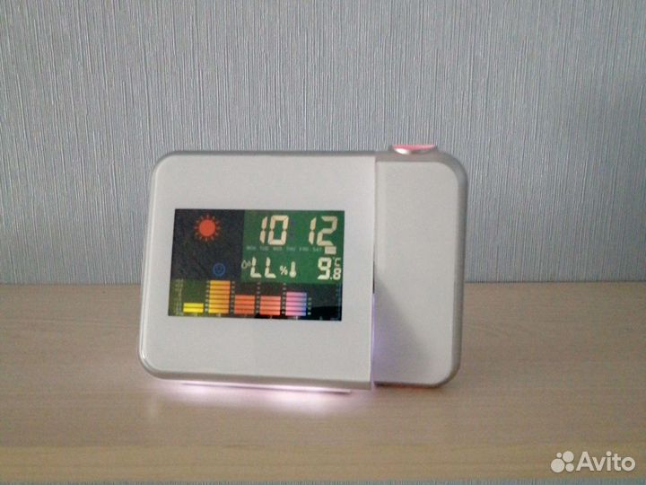 Часы с проектором