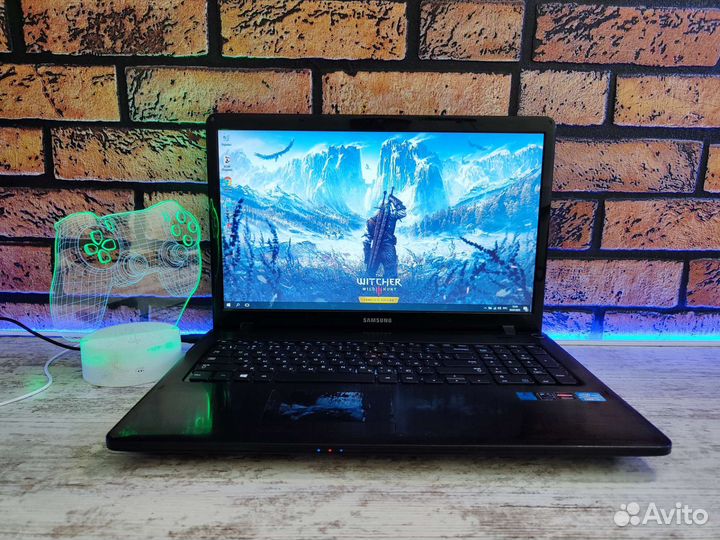 Игровой 17,3д Samsung i5 4Gb Видео 12 озу SSD