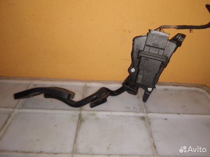 Педаль газа Audi A6 C6 caha 2010