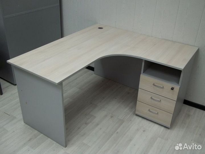 Стол офисный угловой большой эргономичный