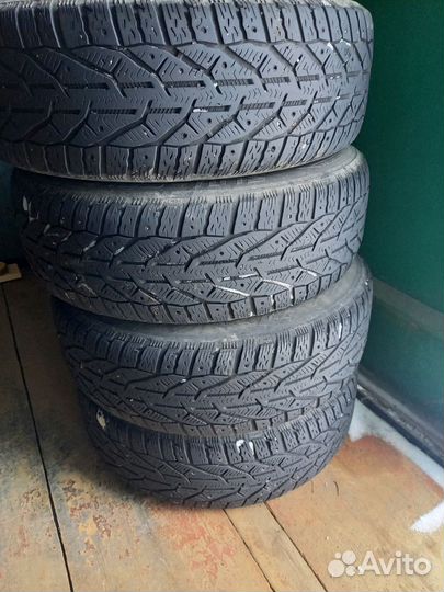 Kormoran SUV Stud 215/65 R16 T