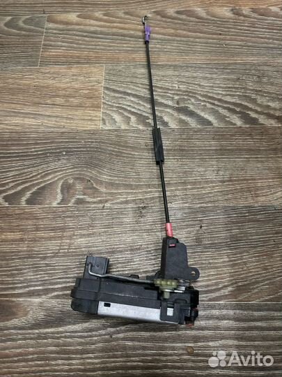 Замок задний правый Opel Astra H, Zafira B