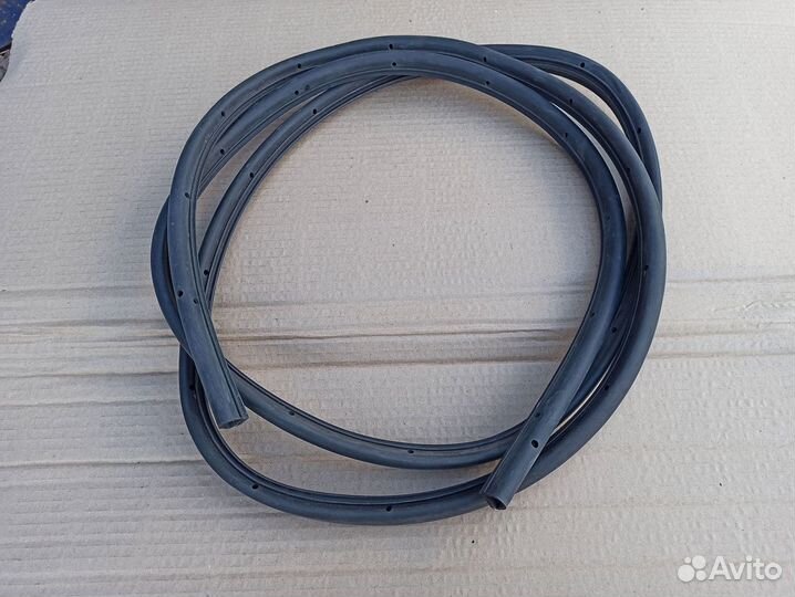 Уплотнитель двери Ford 1495866