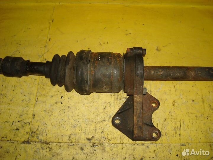 Привод передний правый Nissan Bluebird EU13