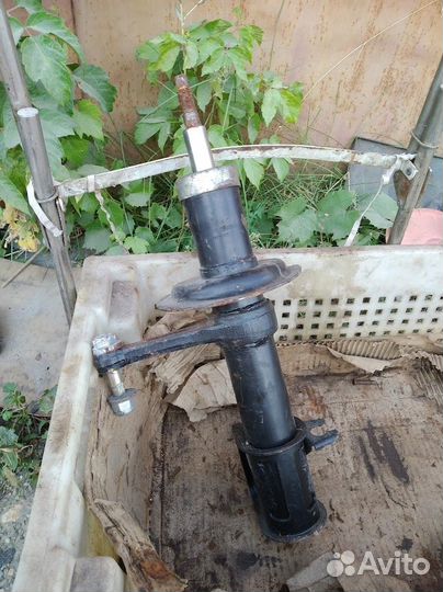 Стойка 2110 передняя левая (амортизатор)