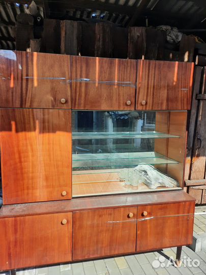 Отдам сервант