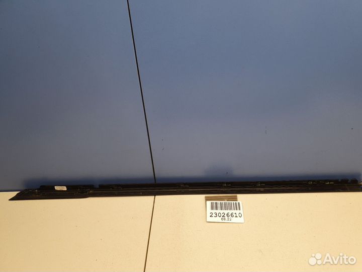 Молдинг рамки задней левой двери Land Rover Discov