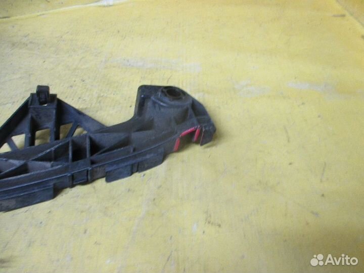 Кронштейн бампера передний Mazda 3 Axela blefw