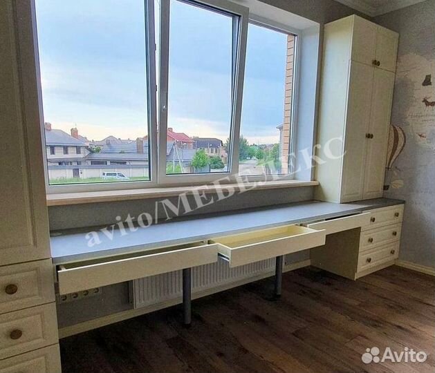 Рабочая зона у окна