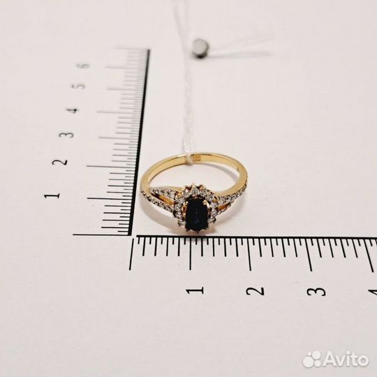 Кольцо с природным камнем Золото