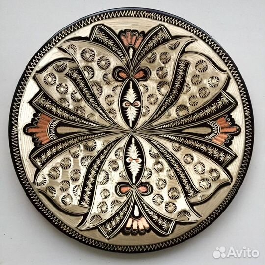 Декоративные тарелки и блюда