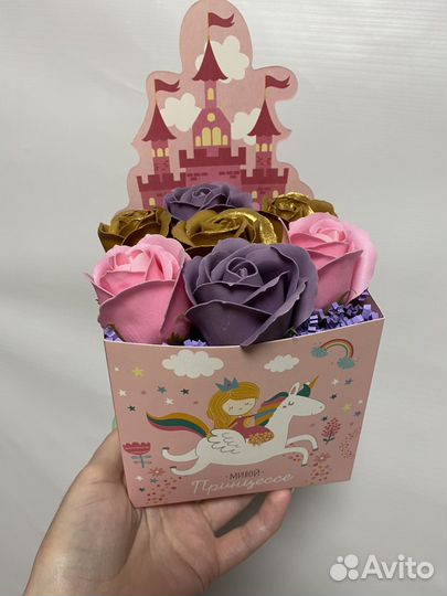 Девочкам коробки с розочками