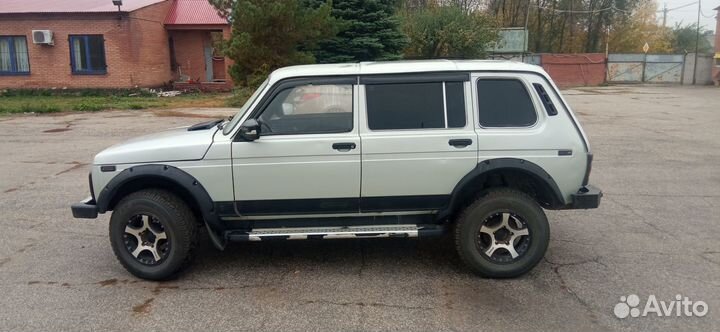 LADA 4x4 (Нива) 1.7 МТ, 2004, 100 000 км