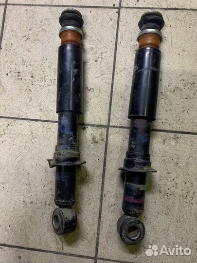 Задние стойки амортизатора prius 20
