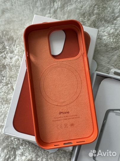 Новый кожаный чехол Apple на iPhone 14 Pro