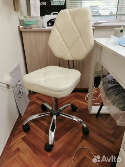 Кресло для мастера маникюра