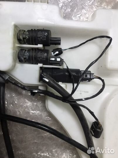 Бачок стеклоомывателя с насосами BMW X5 e70