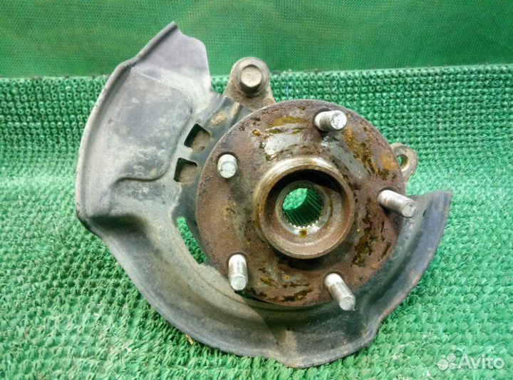 Кулак поворотный передний левый Toyota Rav4 30