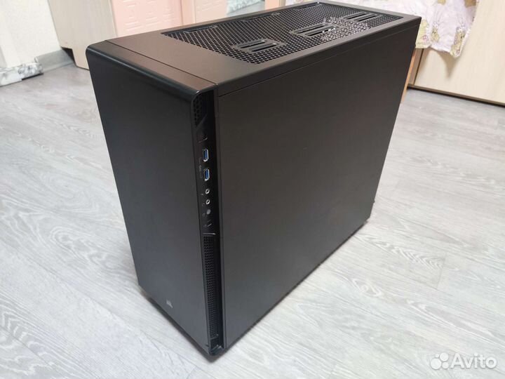 Корпус Corsair Carbide Series 270R