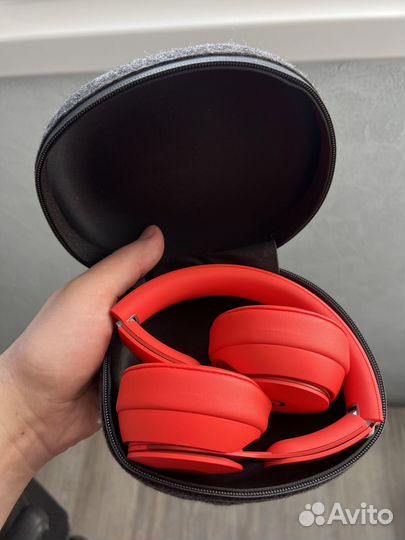 Beats Solo Pro Matte Collection Red mrjc2EE/A