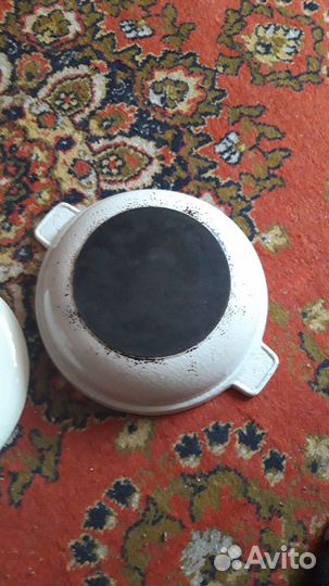 Чугунная сковорода с крышкой