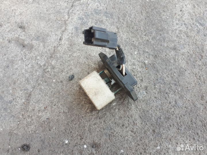 Pезистор отопителя дополнительного Mitsubishi