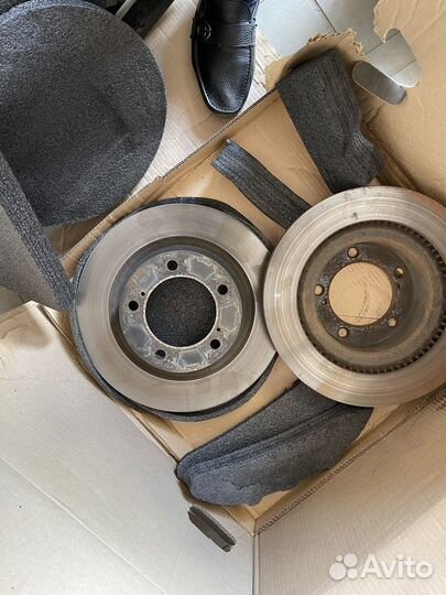 Тормозные диски с супортами передние б/у