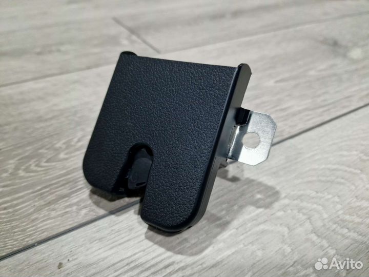 Замок крышки багажника VW Golf 4 1J6827505C