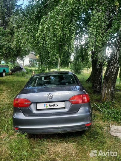 Volkswagen Jetta 1.6 МТ, 2012, битый, 95 000 км